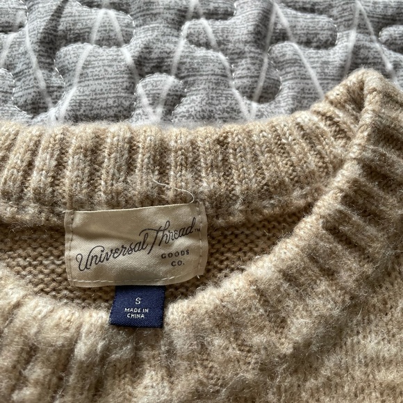 sweater - Picture 5 of 5